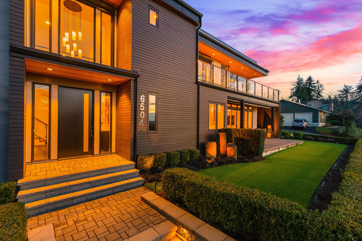 Property Photo:  6504  103rd Avenue NE  WA 98033 