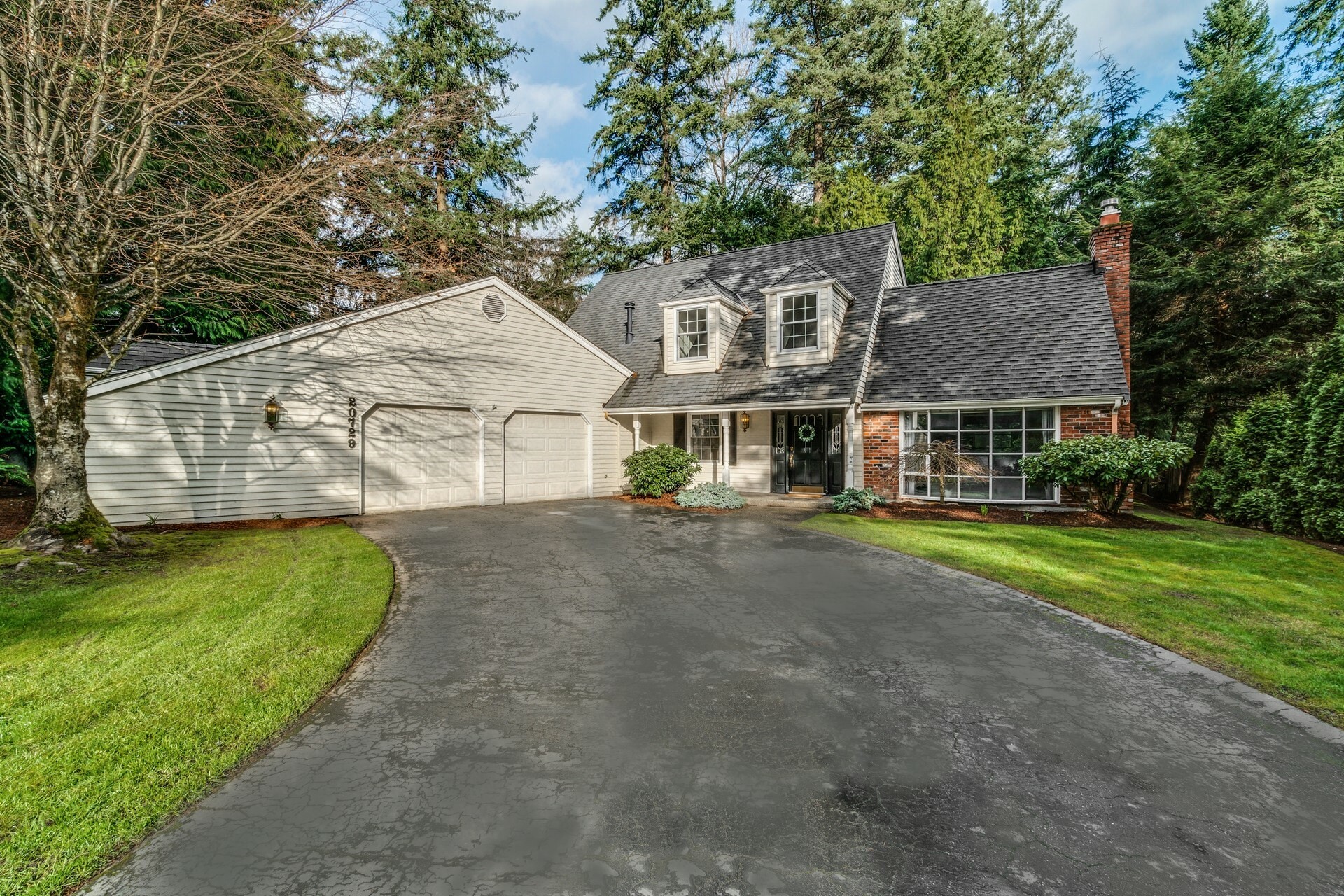 Property Photo: 20729 NE 38th St WA 98074