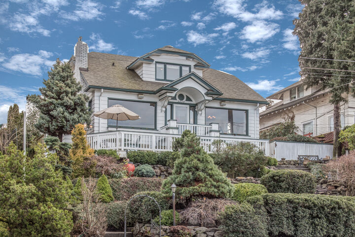 Property Photo: 5854 E Green Lake Wy N WA 98103