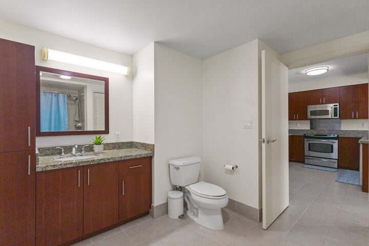 Property Photo:  909 Kapiolani Boulevard 2207  HI 96814 