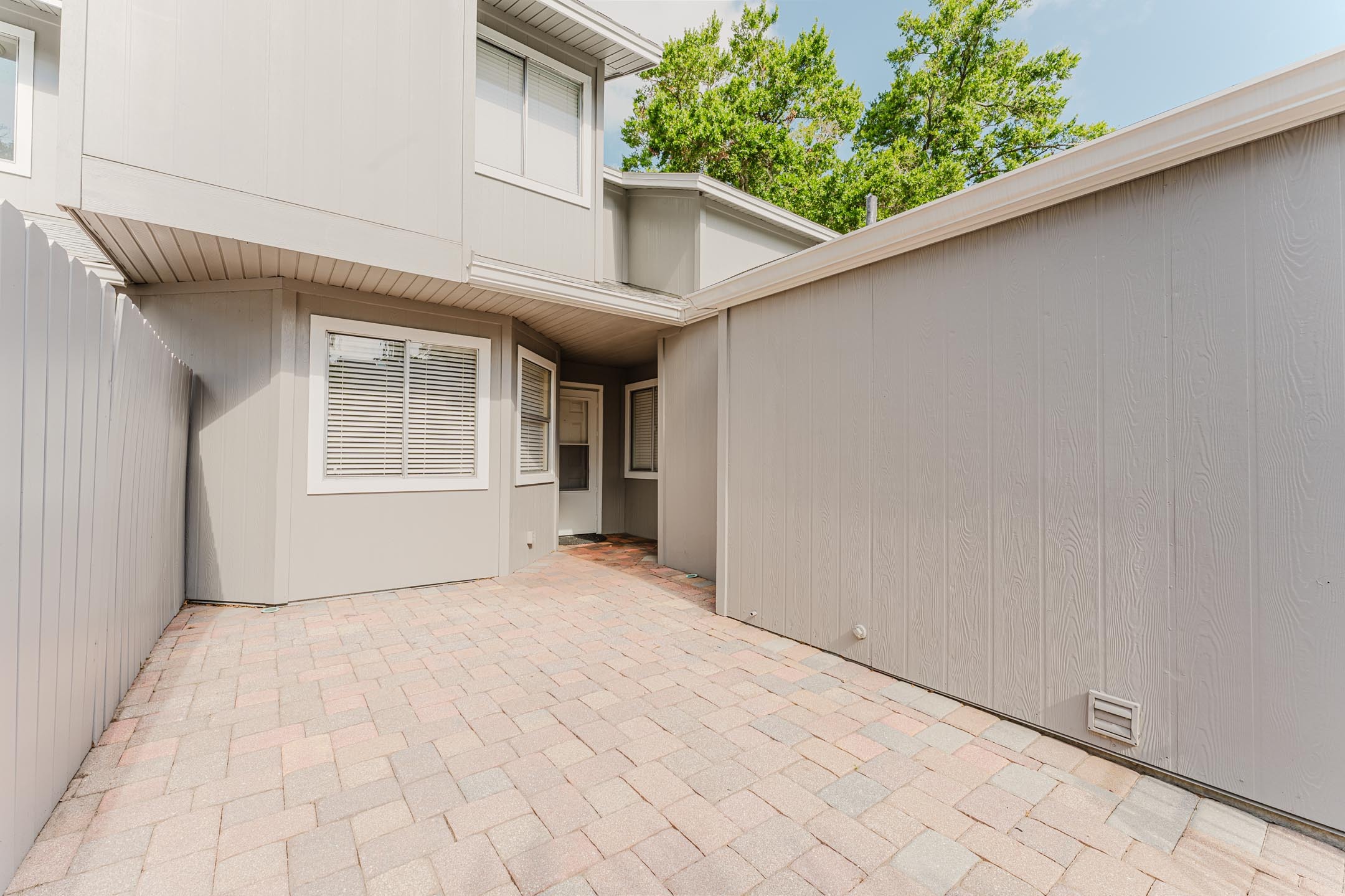 Property Photo: 604 Chestnut Oak Circle 106 FL 32701