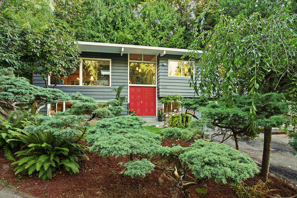 Property Photo:  3529 NE 165th St  WA 98155 