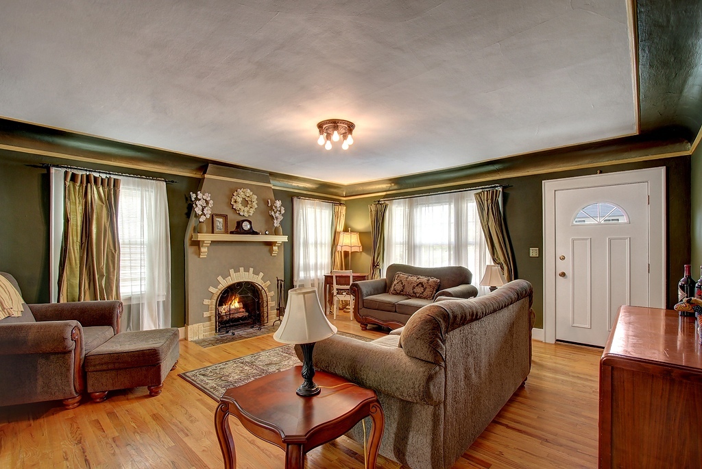 Property Photo: Living room 5301 Martin Luther King Jr Wy S WA 98118
