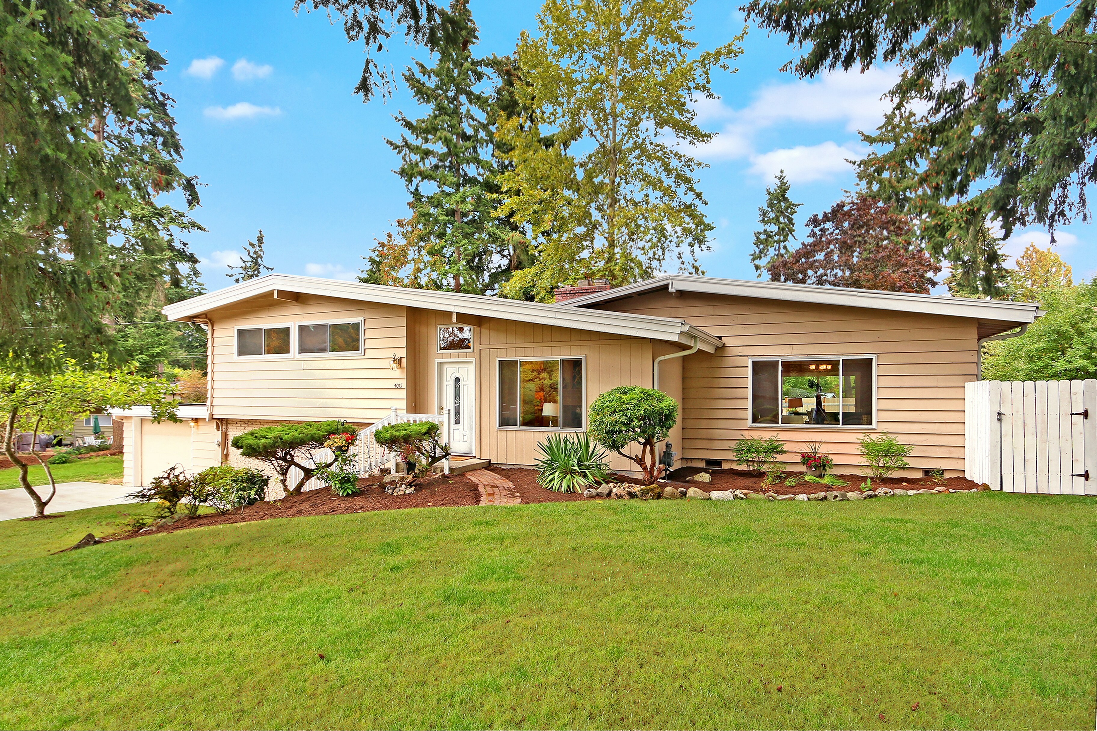 Property Photo:  4015 147th Ave SE  WA 98006 