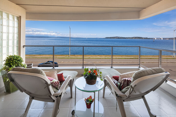 Property Photo:  1210 Alki Ave SW 301  WA 98116 