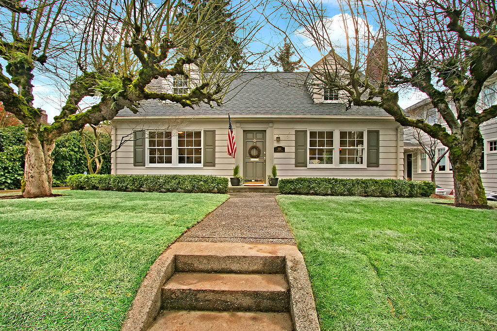 Property Photo:  1885 Hamlin St  WA 98112 