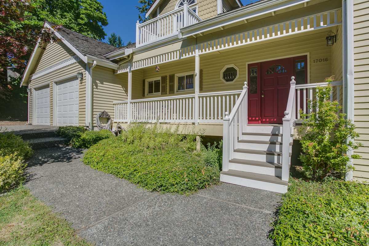 Property Photo: Entry 17016 NE 131st Place WA 98052
