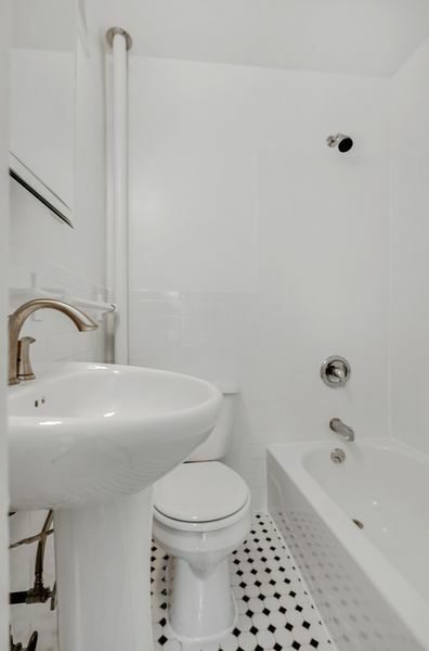 Property Photo:  286 Clinton Ave 2B NY 11205 