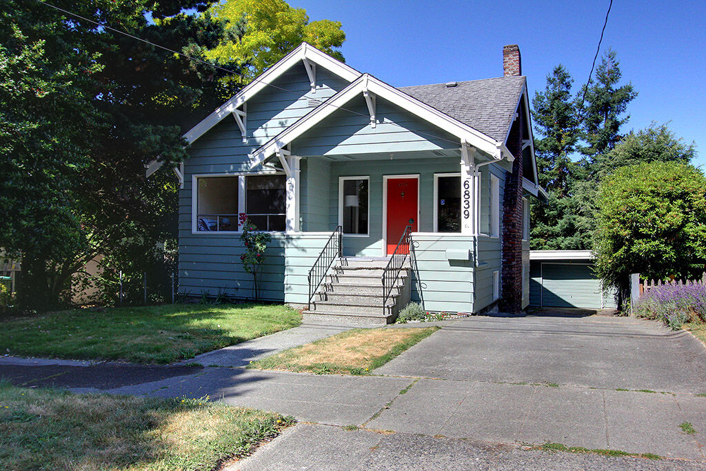 Property Photo:  6839 16th Avenue NE  WA 98115 