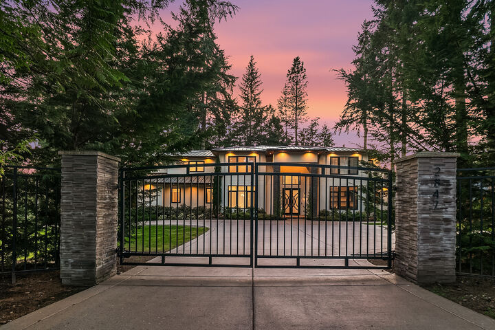 Property Photo:  2847  134th Avenue NE  WA 98005 