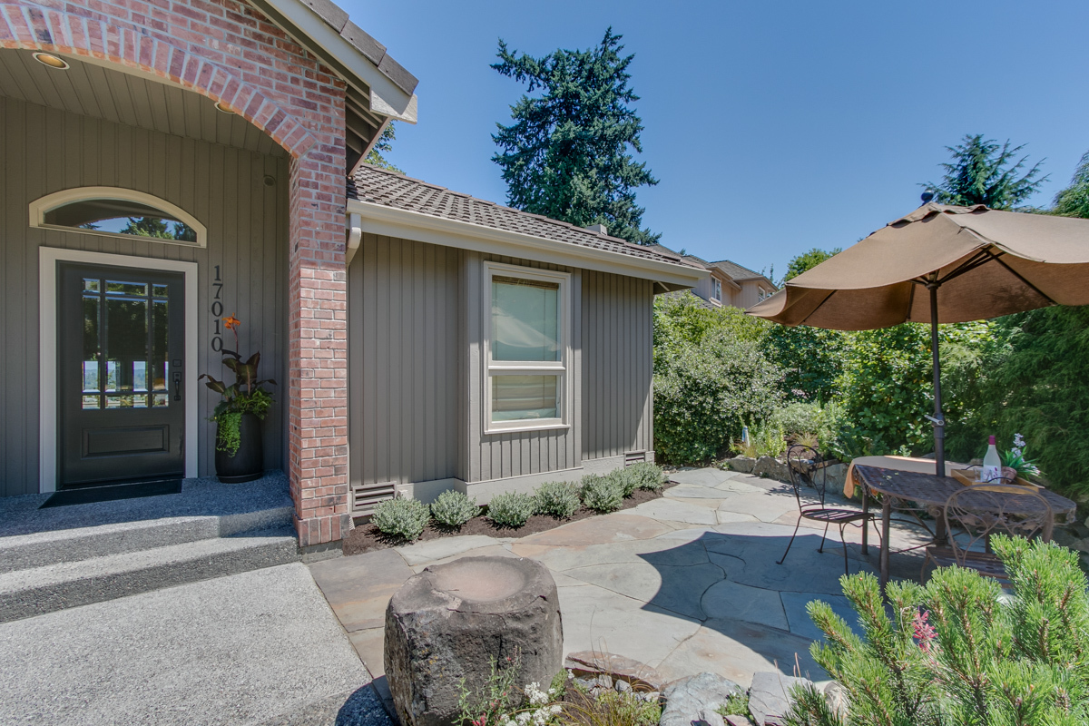 Property Photo: Entry 17010 105th Ave NE WA 98011