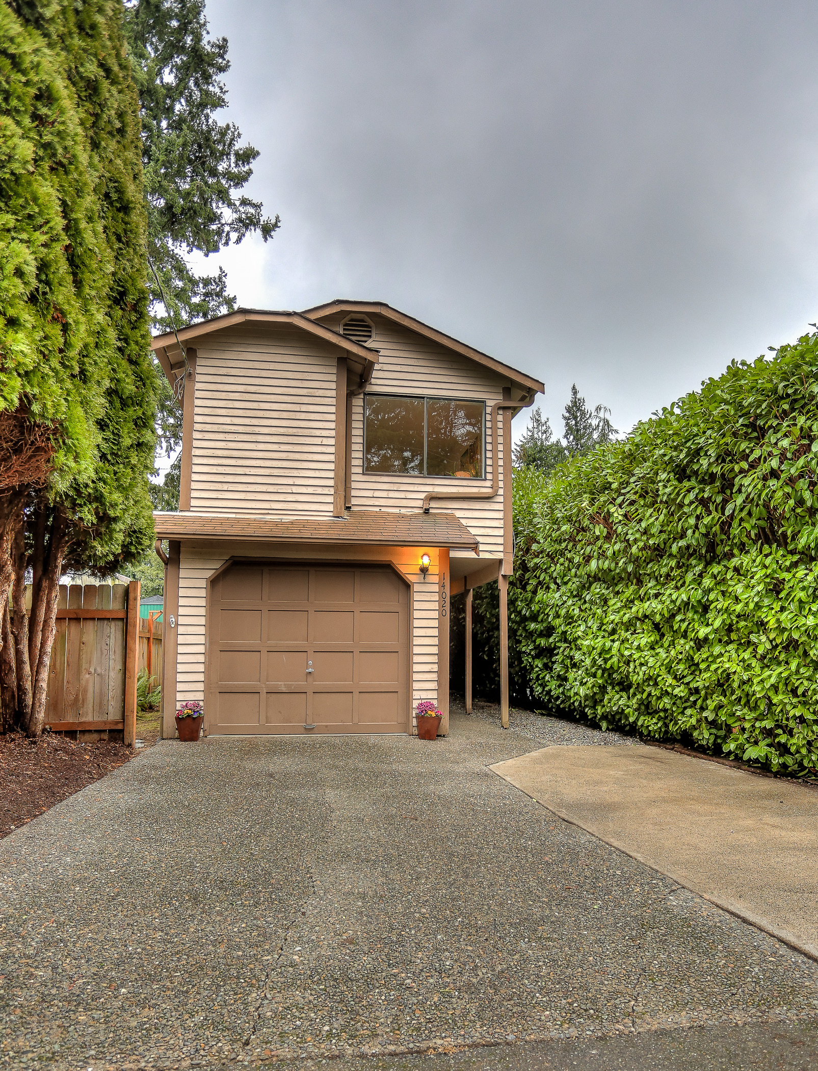 Property Photo:  14020 Courtland Place N  WA 98133 