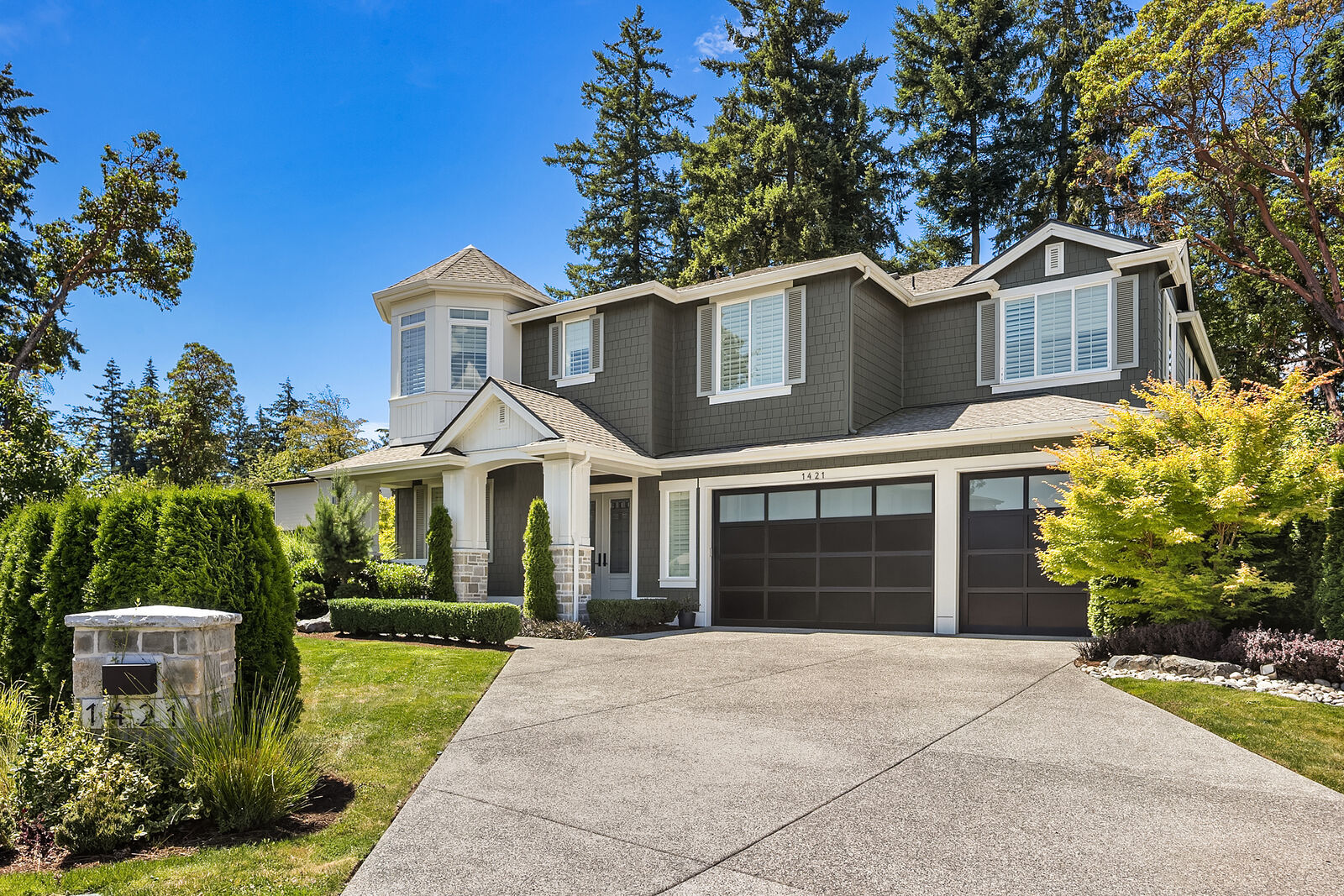 Property Photo: 1421 4th Drive WA 98033