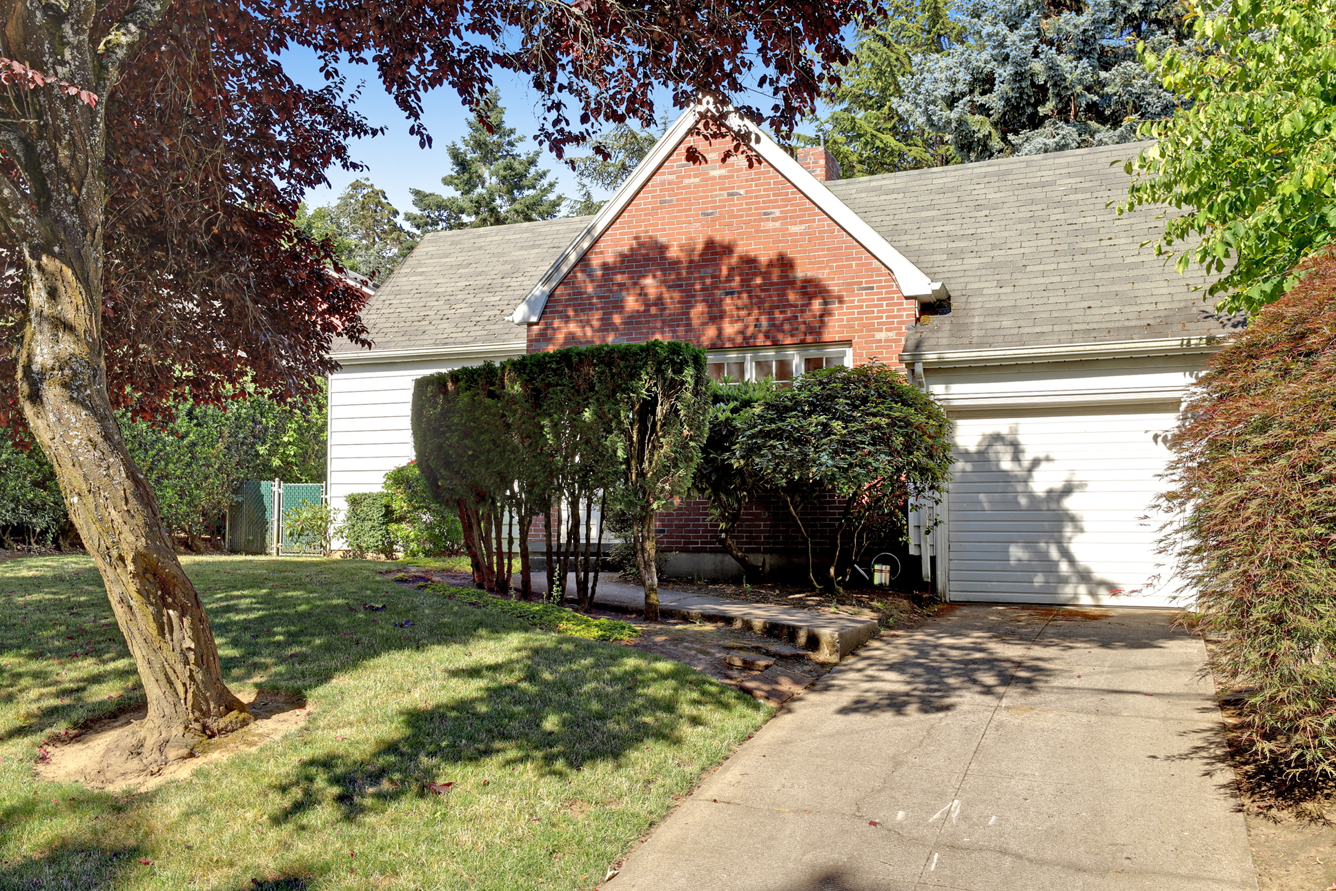 Property Photo:  141 SE 53rd Ave  OR 97215 