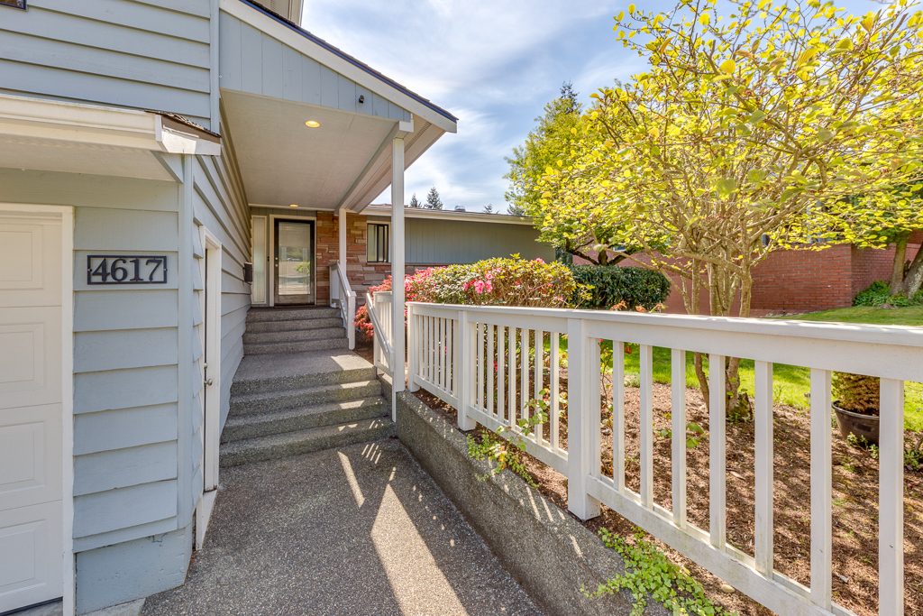 Property Photo: 4617 Silvertip Lane WA 98203