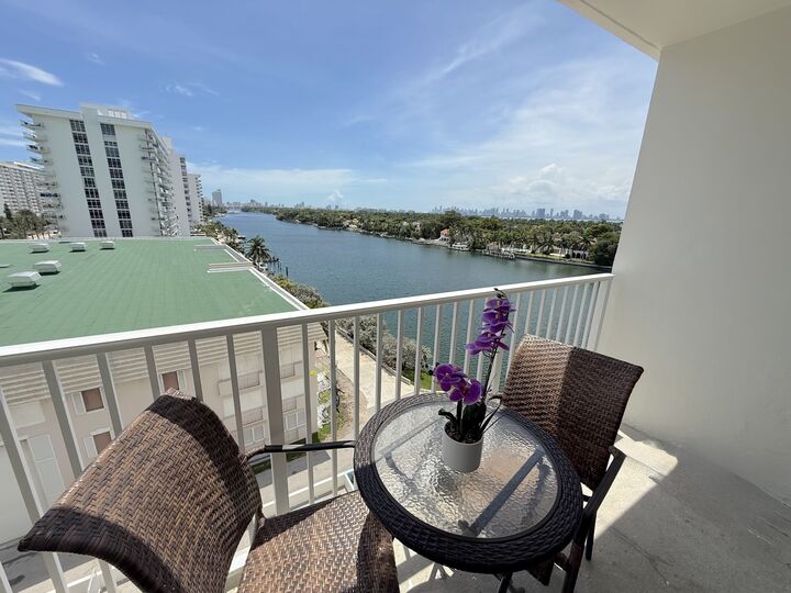 Property Photo: 5838 Collins Ave 7G FL 33140