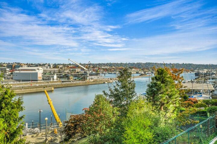 Property Photo:  3200 W Commodore Way 207  WA 98199