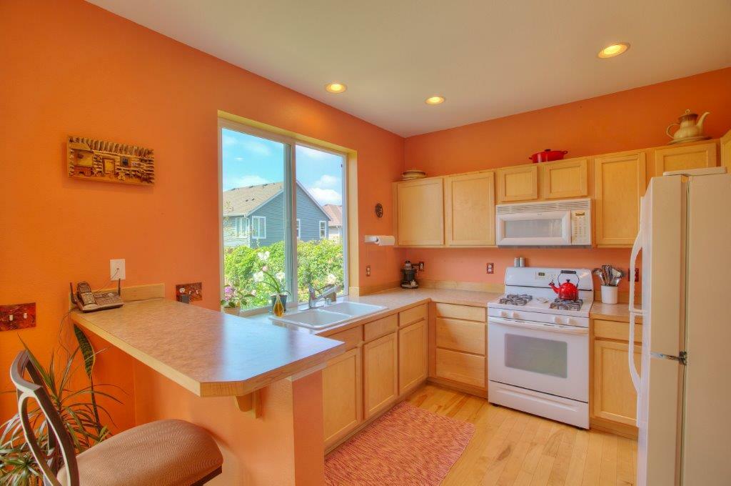 Property Photo: Kitchen 820 67th Lane SE  WA 98092 