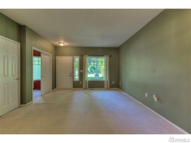 Property Photo: Foyer/living room 5507 180th Ave E  WA 98391 