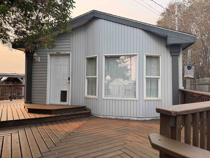 Property Photo:  34 Elm Crescent  NT X0E 0R5 