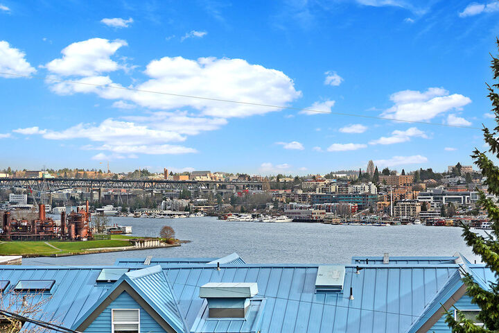 2419 8th Ave N 302  Seattle WA 98109 photo