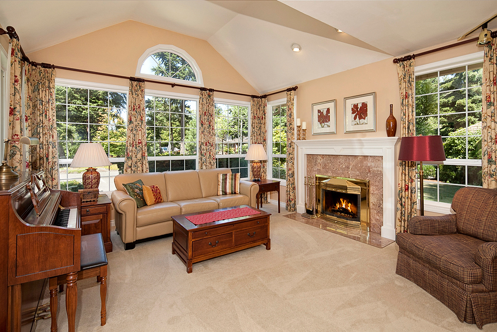 Property Photo: Main floor 16801 SE 46th St WA 98006