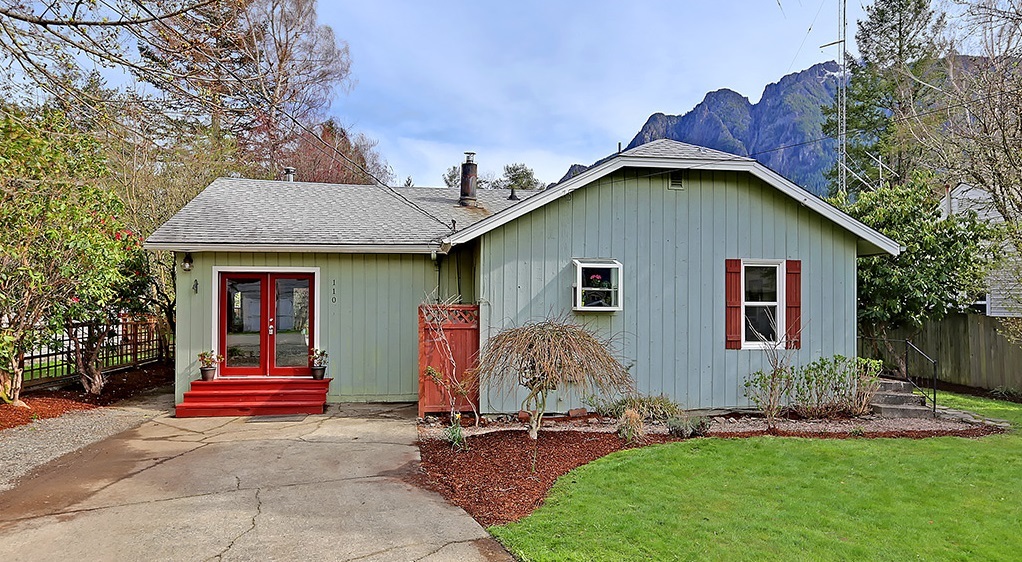 Property Photo:  110 E Sixth St  WA 98045 