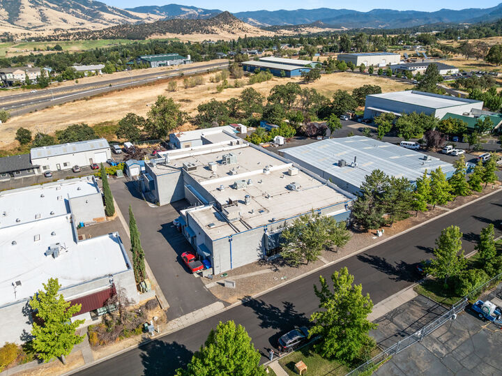 Property Photo:  710 Jefferson Ave  OR 97520 