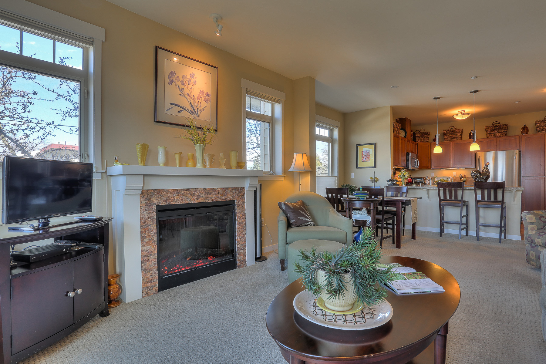 Property Photo: Living Room 6015 Phinney Ave N 205  WA 98103 