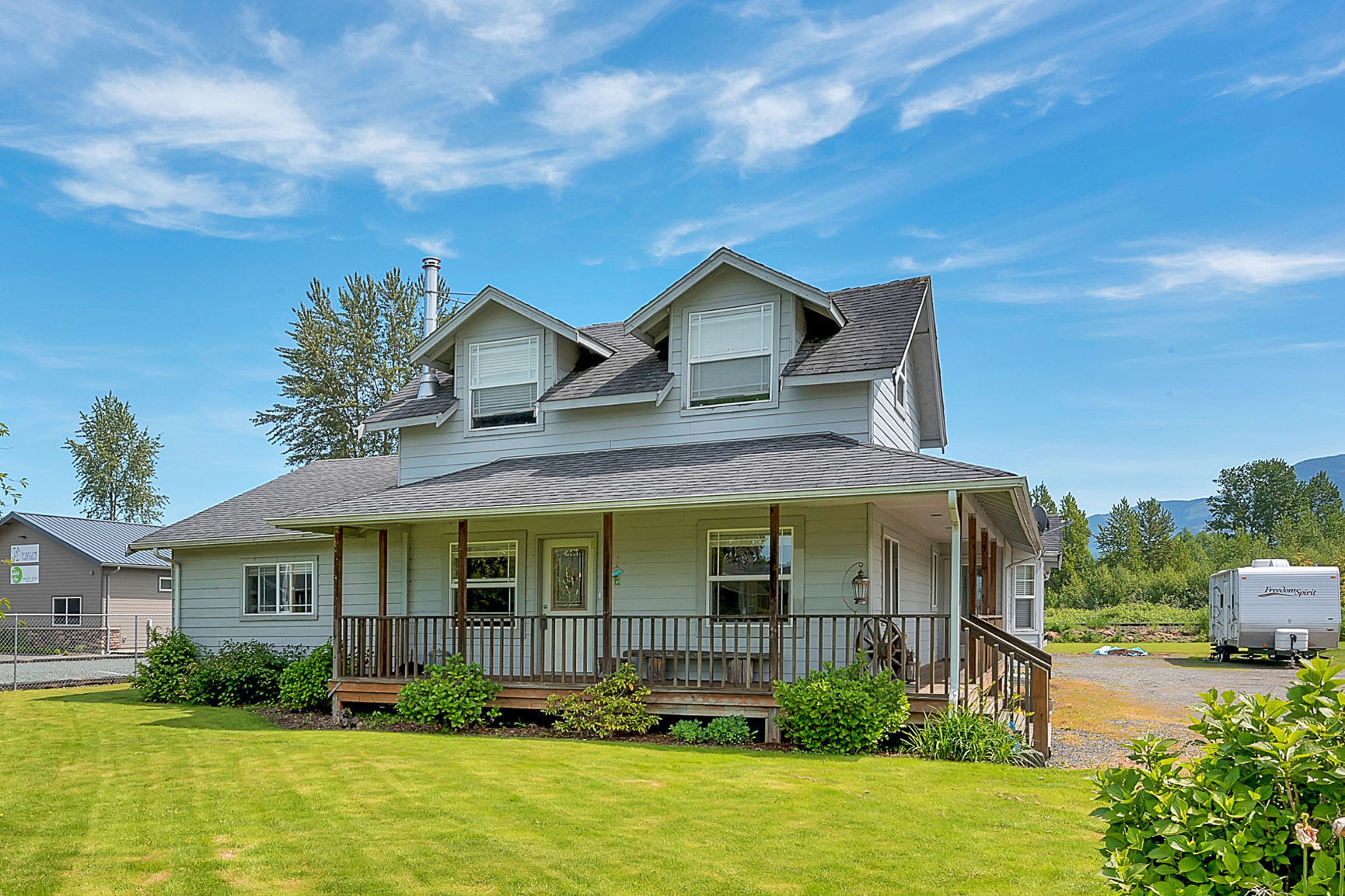 Property Photo: Exterior 902 Nooksack Ave  WA 98276 