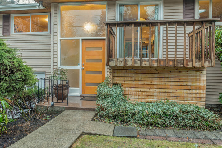 Property Photo: Front 9727 45 Ave NE  WA 98115 