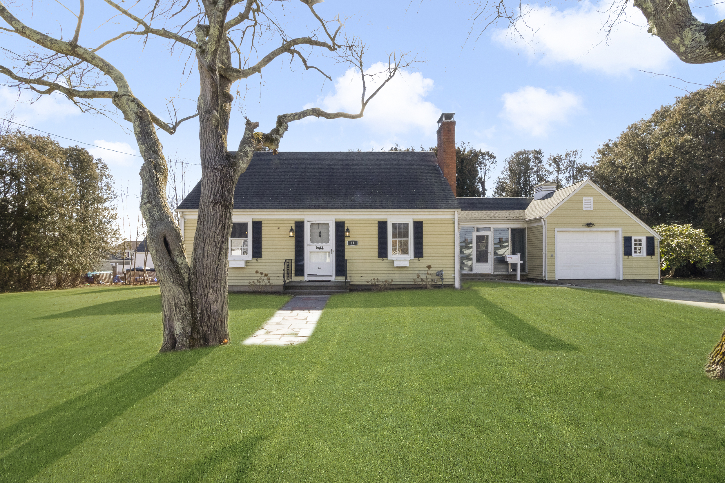 Property Photo:  14 Verndale Cir  RI 02809 