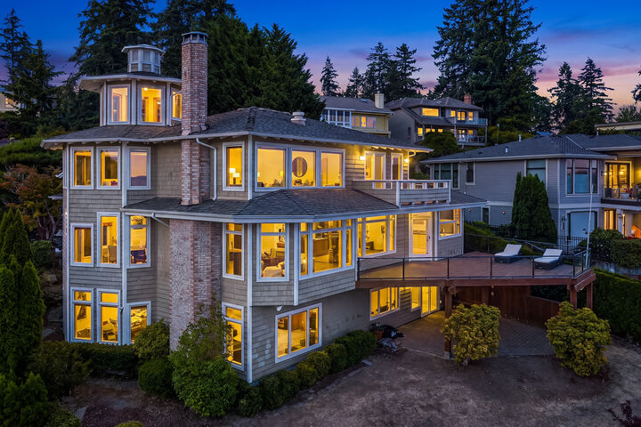 Property Photo: 8203 NE Juanita Drive WA 98033