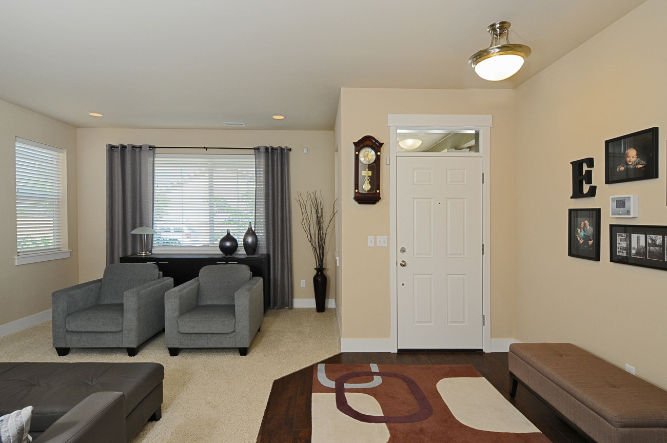 Property Photo: Entry & living room 35027 SE Terrace St  WA 98065 