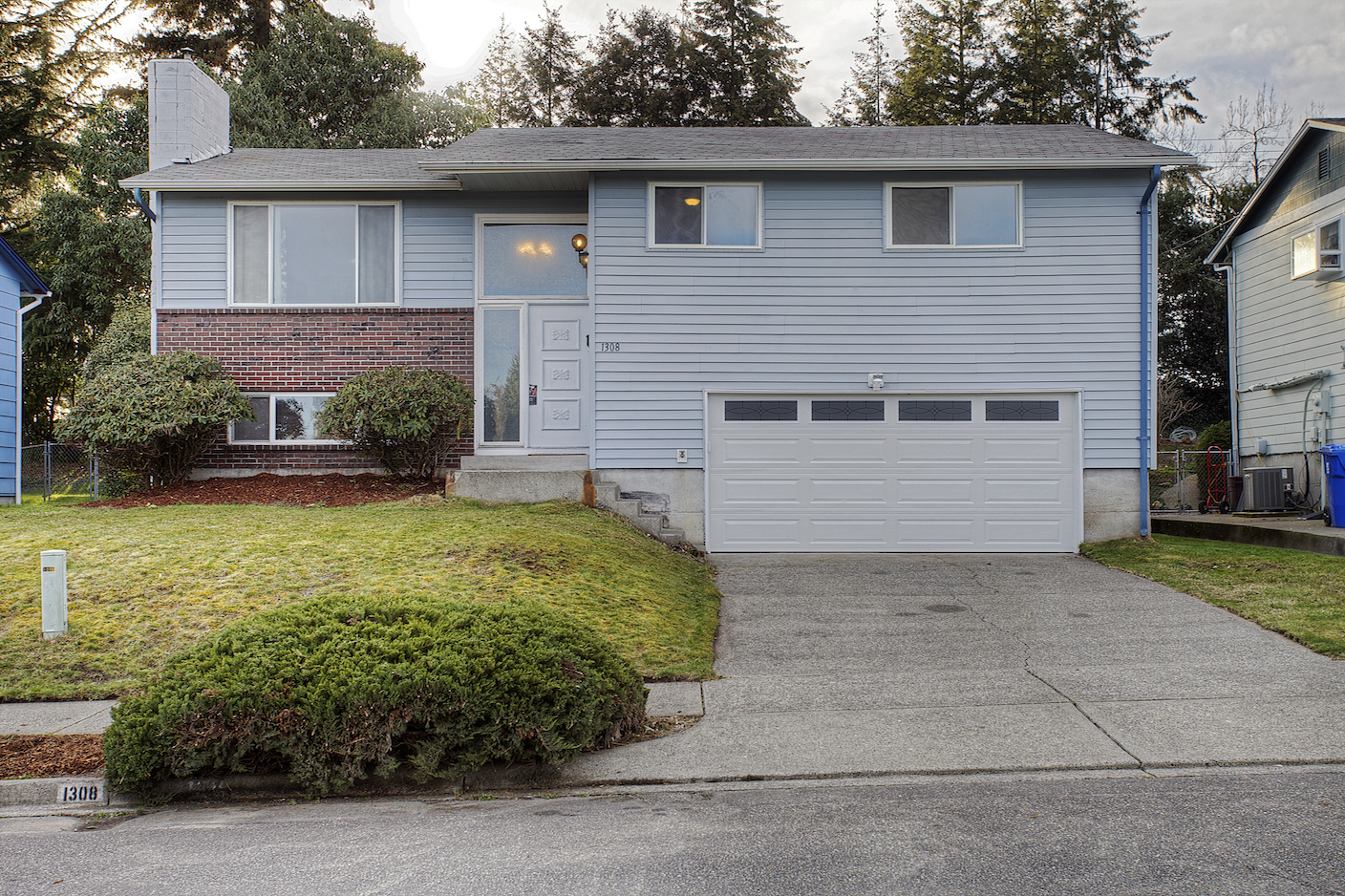 Property Photo:  1308 N Woodlawn St  WA 98406 