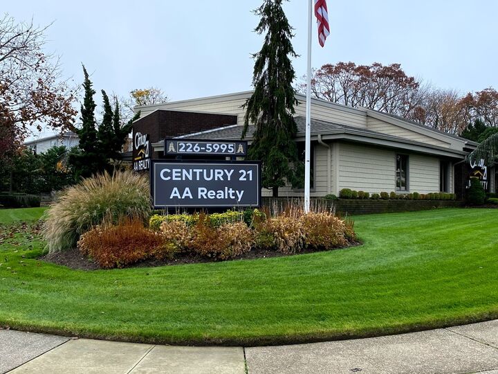 AA Realty,Lindenhurst,Aa Realty