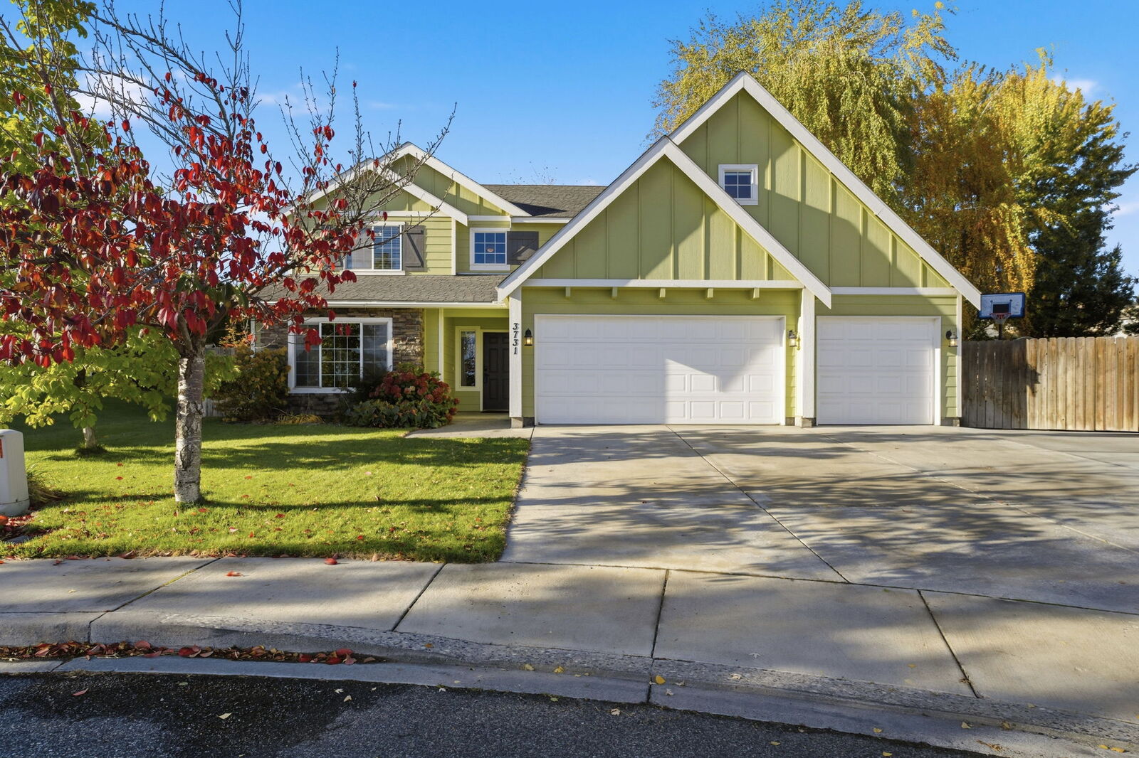 Property Photo:  3731 Van Ct  WA 99353 