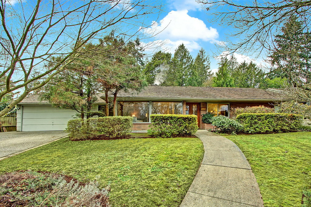 Property Photo:  16019 38th Ave NE  WA 98155 