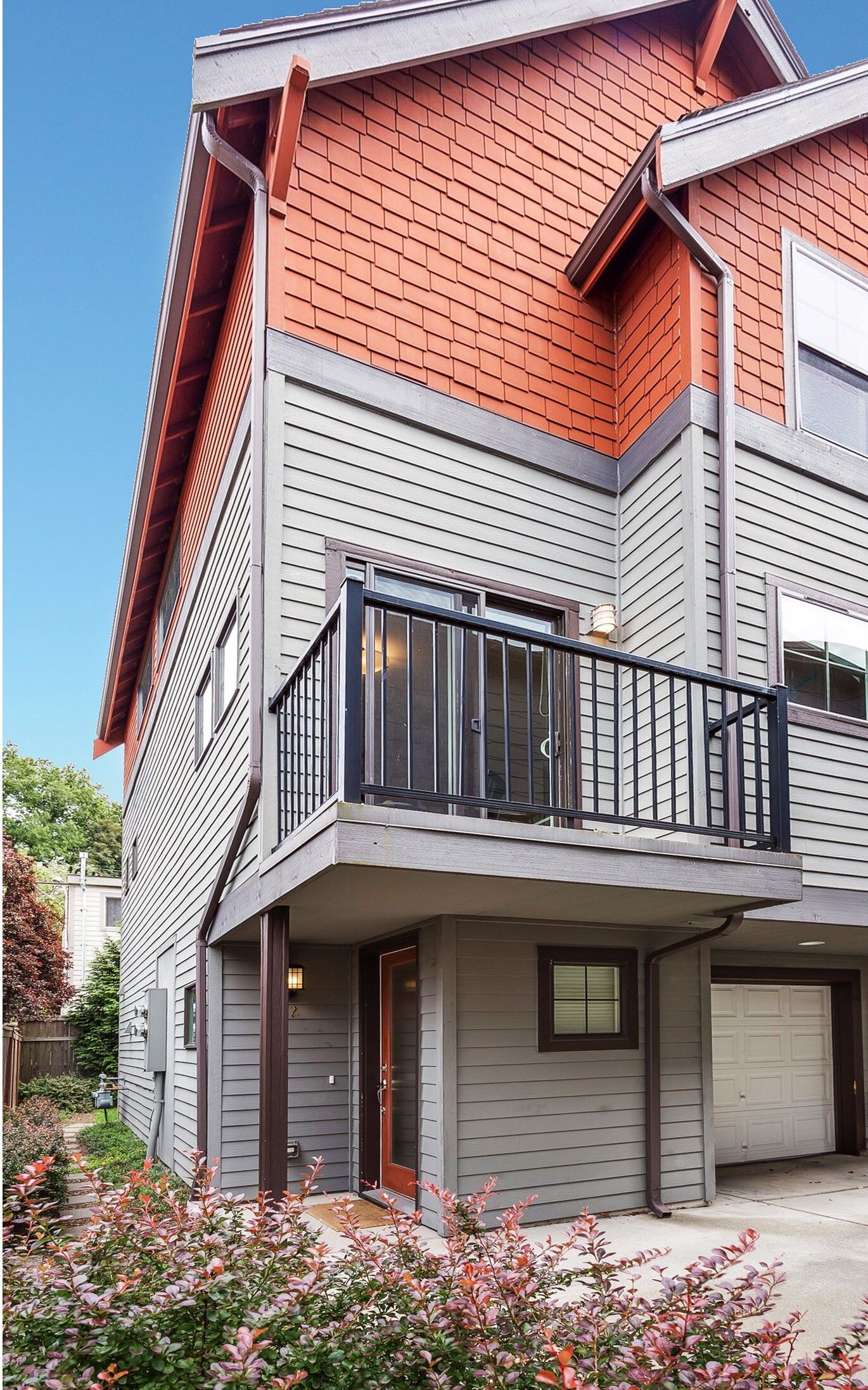 Property Photo: 612 N 49th St WA 98103