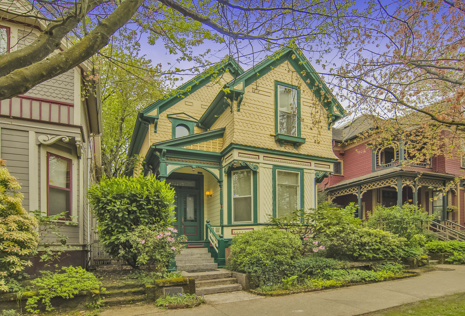 Property Photo:  1720 NW Hoyt St  OR 97209 