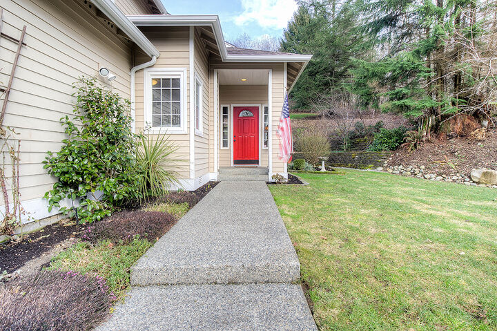 Property Photo:  8611 189th Ave SE  WA 98290 