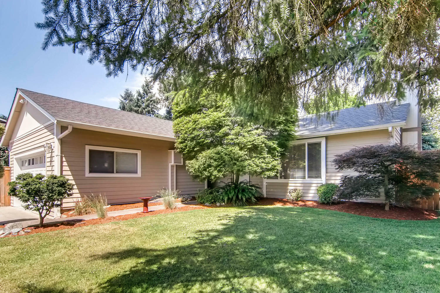 Property Photo:  4104 Kings Ct  WA 98014 