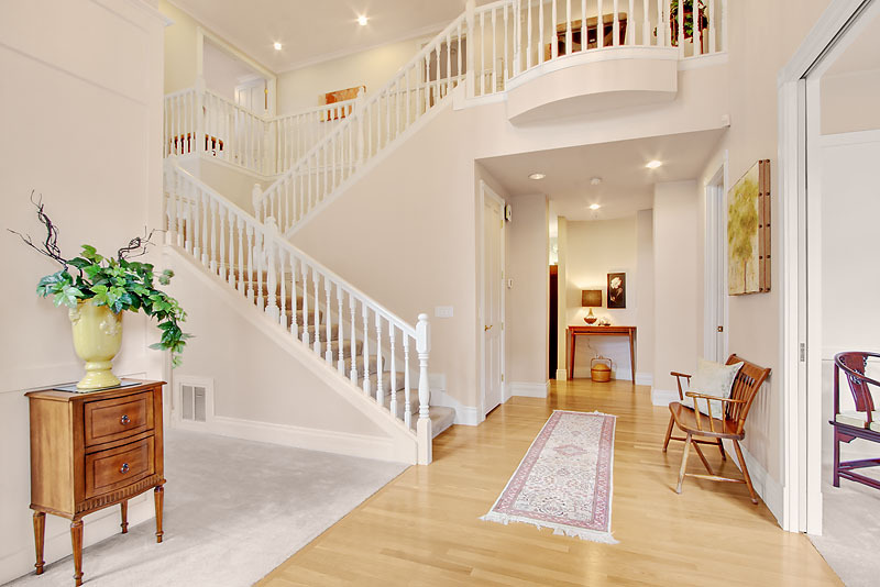 Property Photo: Foyer 9109 SE 78th Place  WA 98040 