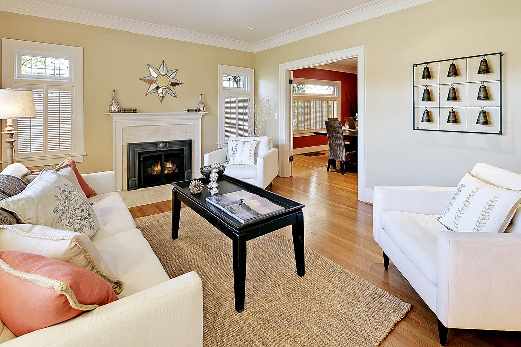 Property Photo: Living room 833 E Gwinn Place  WA 98102 