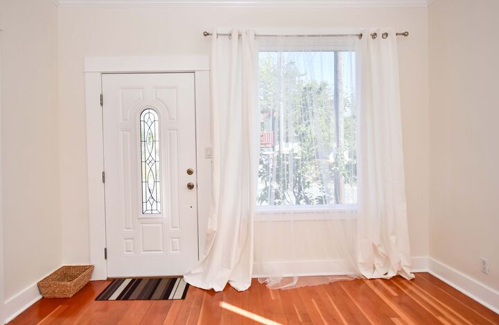 Property Photo: Entry 925 23rd Ave S WA 98144