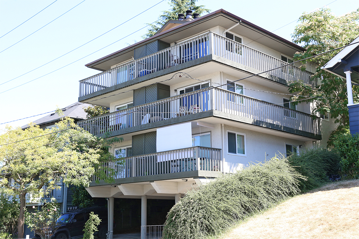 Property Photo:  430 Mill Ave S  WA 98057 