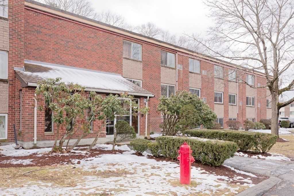 Property Photo: 11 Weld St 15 MA 01702