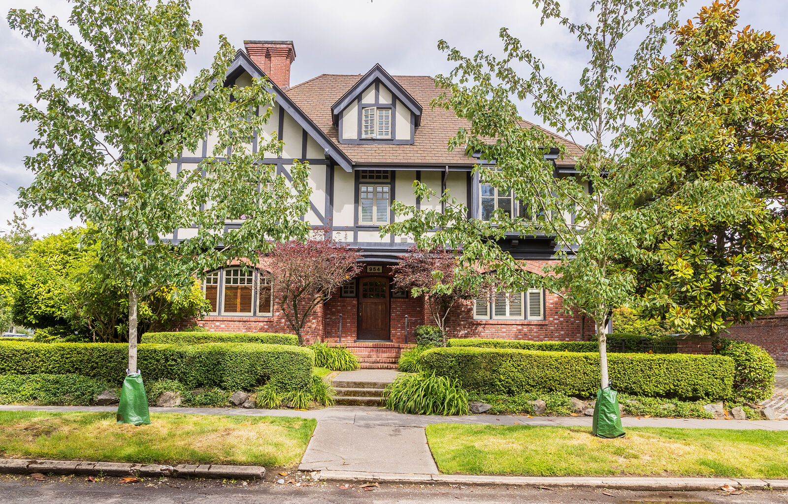 Property Photo:  954  Broadway  E 202  WA 98102 