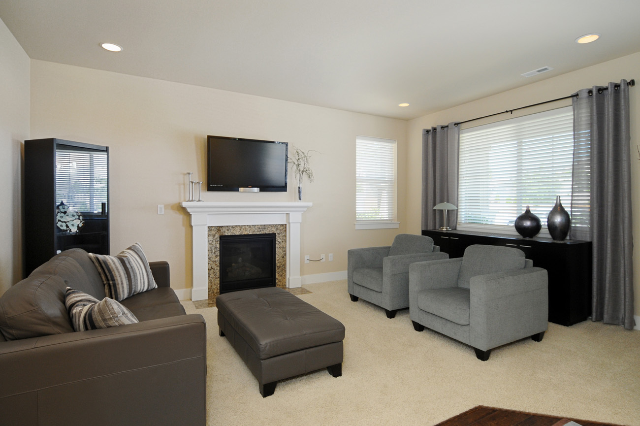 Property Photo: Entry & living room 35027 SE Terrace St  WA 98065 