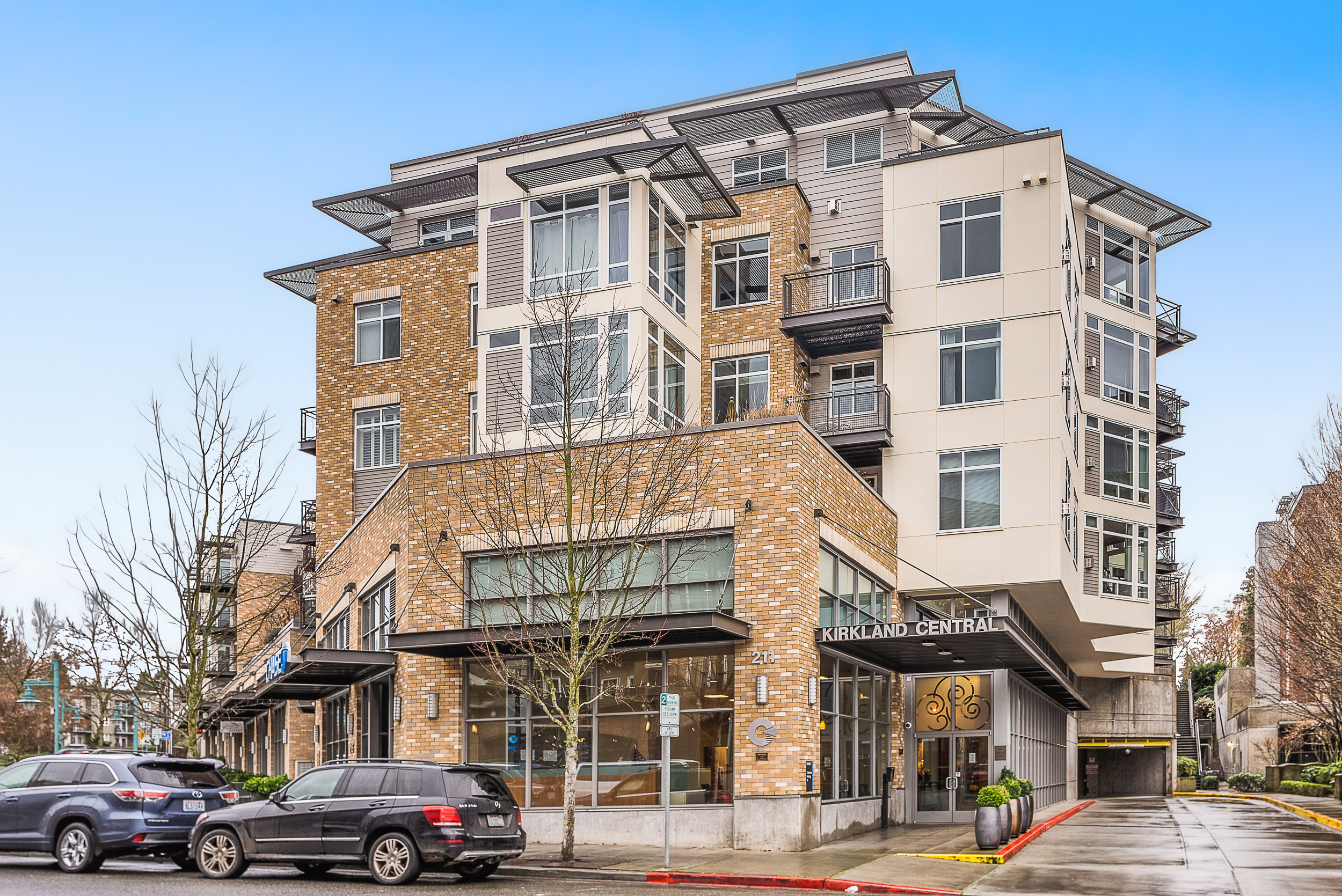 Property Photo:  211 Kirkland Avenue 202  WA 98033 